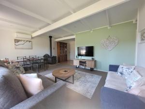 Waterfront Retreat Getaway Kayaks, Bikes, Fast WiFi and more