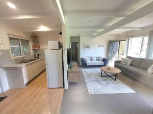 Waterfront Retreat Getaway Kayaks, Bikes, Fast WiFi and more