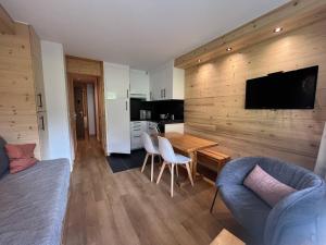 Appartement cosy, accès direct aux pistes, Méribel - FR-1-355-261