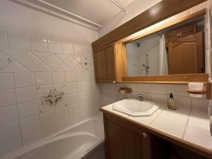 Appartement moderne 4 pers. à Méribel avec cuisine équipée, TV et balcon - FR-1-355-264