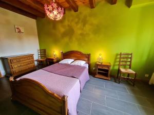 B&B / Chambres d'hotes Charmante Chambre avec Salle d-eau Privative et Salon Commun, Proche Belgique et Luxembourg - FR-1-584-327 : photos des chambres
