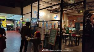 Hidayah Homestay near UKM and KTM station with high speed wifi - pool & river view