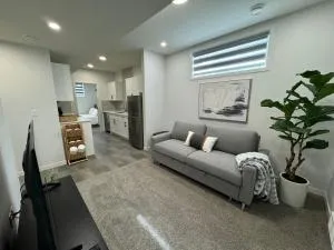 Chic & Cozy 2-BR Suite at Glacier Ridge NW Calgary - Bottrel