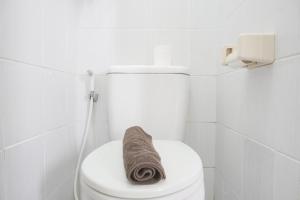 Nice and Cozy Studio at Signature Park Tebet Apartment By Travelio