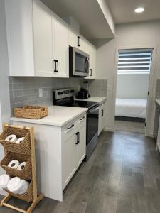 Chic & Cozy 2-BR Suite at Glacier Ridge NW Calgary