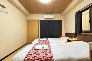 102号室花園町駅と萩之茶屋駅各2分ベット2台専用バスルーム付きアクセス抜群