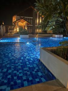 Royal Oceancrest Mactan - Resort type Condominium Unit 0215B