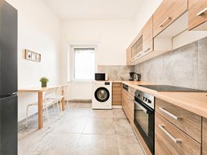 Tolstov Apartments - 2 Zimmer Wohnung mit Terrasse - 25 Min Messe DUS