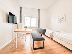 Tolstov Apartments - 2 Zimmer Wohnung mit Terrasse - 25 Min Messe DUS