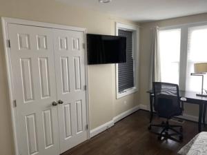 Beautiful New 4 Bedroom 3 Bath Family Home Or 1 BR Apt Nr Howard U Downtown NW DC