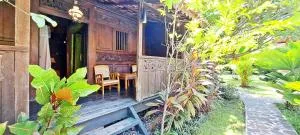 Le Petit Leon's Traditional wooden house - 乌明亚