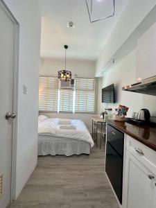 Studio One Condominium, Alabang - Bluu - Fiber Wi-Fi, Netflix-ready