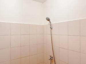 Modern Look and Comfy Studio Tifolia Apartment By Travelio