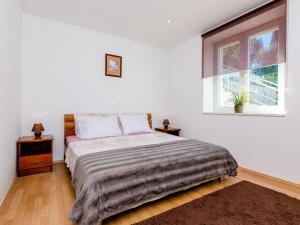 Villa Oasis Cypress - Three Bedroom Villa with Terrace and Swimming Pool