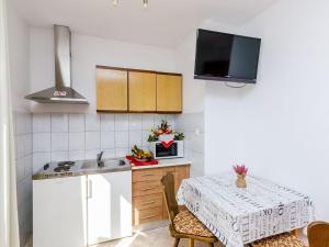 Apartments Cypress Sea Cove - Comfort Studio Apartment with Balcony and Sea View A1