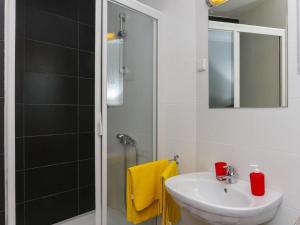 Apartments Sisic - One Bedroom Apartment with Terrace