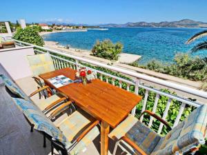Apartments Stipo - Comfort Two Bedroom Apartment with Balcony and Sea View A2