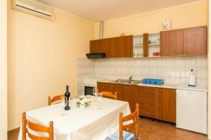 Apartment & Room Braica - One-Bedroom Apartment with Balcony 