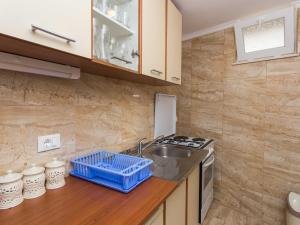 Apartments Djurkovic - One-Bedroom Apartment with Shared Terrace and Sea View