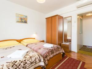 Guest House Bridge View - Studio with Balcony and Sea View