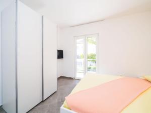 Apartments & Rooms Bari i -Standard One Bedroom Apartment with Balcony and Garden View APT-3