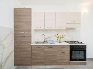 Apartments & Rooms Bari i -Standard One Bedroom Apartment with Balcony and Garden View APT-3