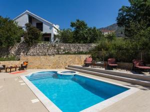 Villa Avoca - Four Bedroom Villa with Swimming Pool