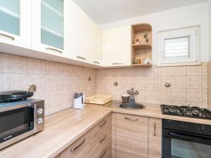 Apartment & Rooms Papa - Premium Double or Twin Room with Balcony and Partial Sea View Soba 2