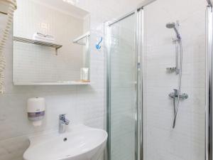 Apartments Villa Lukas - No 1 One-Bedroom Apartment with Balcony and Sea View