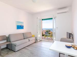 Apartments Villa Lukas - No 1 One-Bedroom Apartment with Balcony and Sea View