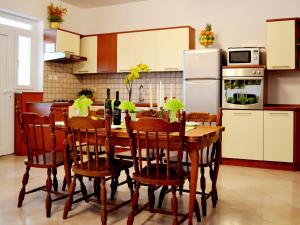 Apartments Lina - Two Bedroom Apartment with Terrace A1