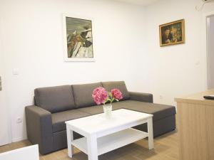 Apartment Goge - One-Bedroom Apartment with Balcony