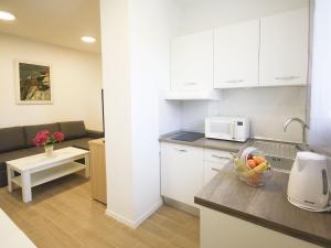 Apartment Goge - One-Bedroom Apartment with Balcony