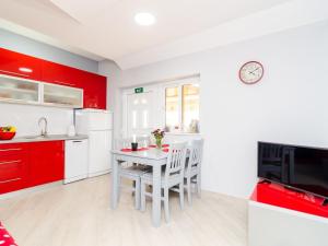 Apartments Donita - Comfort Two Bedroom Apartment with Balcony and Sea View