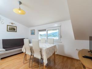 Apartments Fran-Two Bedroom Apartment with Balcony and Sea View Fran 2 - 3hvězdičkové hotely ve městě Vela Luka