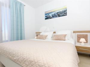 Villa LA-Two Bedroom Apartment with Terrace