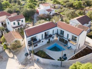 Villa LA-Two Bedroom Apartment with Terrace