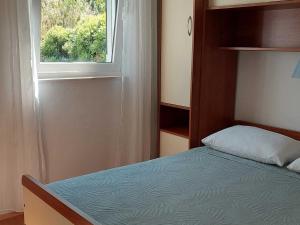 Apartments Matea - Two-Bedroom Apartment with Sea View and Balcony - tikovica