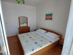 Apartments Matea - Two-Bedroom Apartment with Sea View and Balcony - tikovica