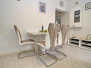 Green Garden House - Four Bedroom House with Private Pool