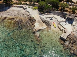 Stone House Blaca - Two Bedroom Stone House with Terrace and Sea View