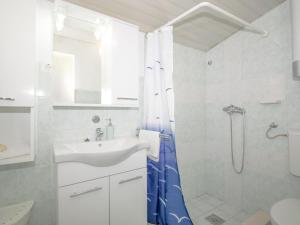 Stone House Blaca - Two Bedroom Stone House with Terrace and Sea View