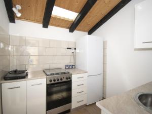 Stone House Blaca - Two Bedroom Stone House with Terrace and Sea View