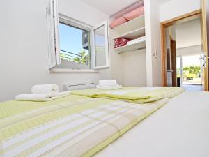 Apartments Gusti - One Bedroom Apartment with Terrace and Sea View