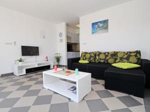 Apartments Gusti - One Bedroom Apartment with Terrace and Sea View
