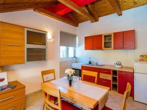 Apartments Vodnica- Comfort One Bedroom Apartment with Balcony and Partial Sea View A1