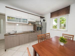 Villa Dvori Vi kovi-Seven Bedroom Villa with Swimming Pool