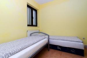 Apartments Leme - Two Bedroom Apartment with Balcony and Sea View Ap1