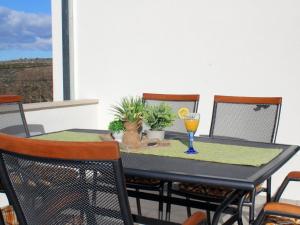 Holiday Home Ela - Three Bedroom Holiday Home with outdoor Pool ST