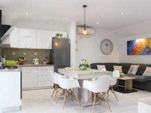 Holiday Home Ela - Three Bedroom Holiday Home with outdoor Pool ST